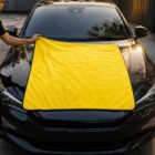 AutoDRY - pokaz wielości ręcznika na tle samochodu